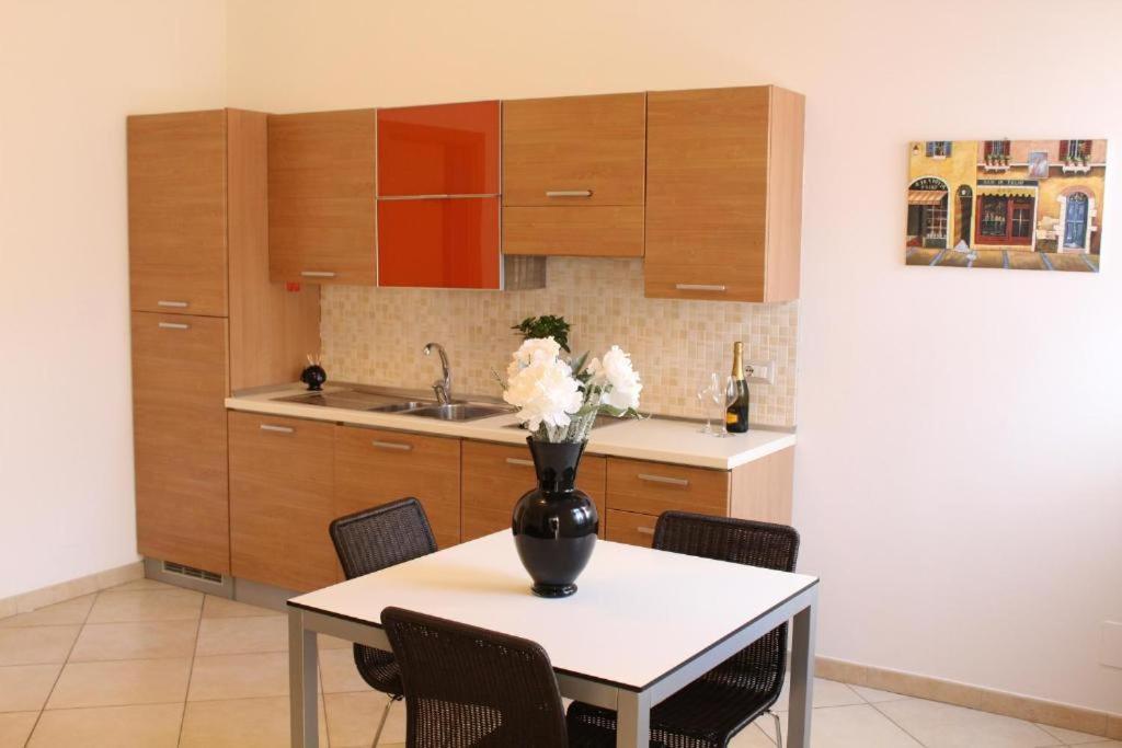 Colonna Rooms & Apartment Трані Екстер'єр фото