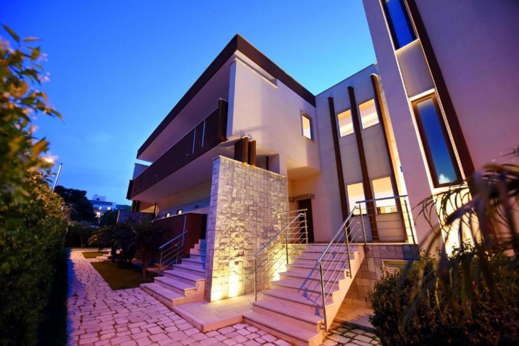 Colonna Rooms & Apartment Трані Екстер'єр фото